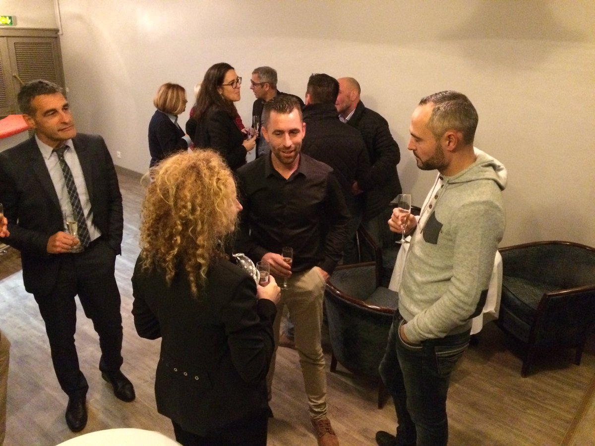 ae_derouault's tweet photo. Et si vous parliez de nous autour de vous? Soirée #recommandation #chezandre #satisfaction #bnpparibas #larochelle #projets #convivialité 👌 https://t.co/DHmsnMePas