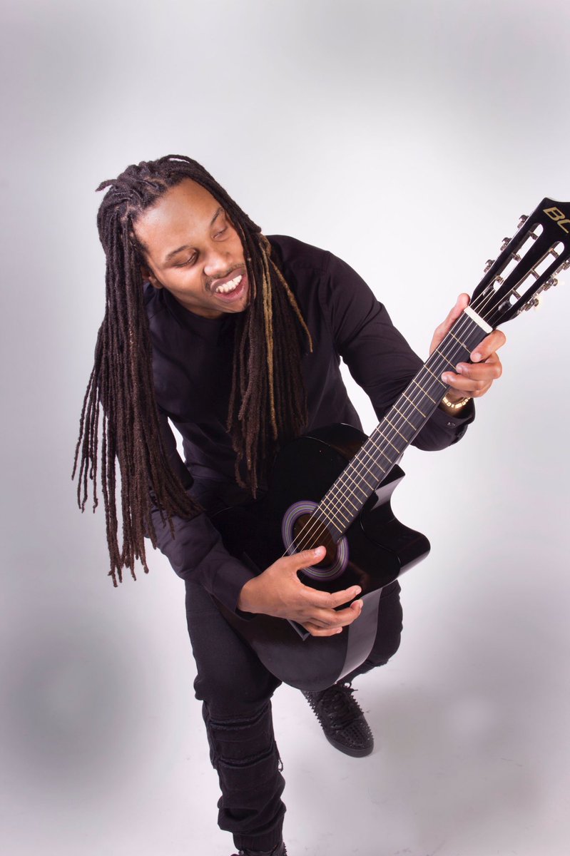 Now I'm Standing On The Stage Like I'm A Roccstar 🤘