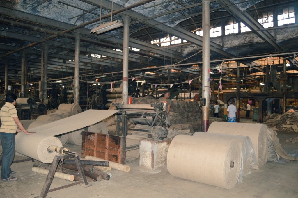 AuduOgbeh's tweet photo. I was also on a guided tour of Gloster jute factory in Calcutta, the first Jute mill in Asia established by James Finlay &amp; Co in 1873. At full capacity, the mill produces 120 Metric tons per day and employs 3,000 workers. Nigeria has a lot to learn and gain from  their expertise. https://t.co/GwRzIhXWPA