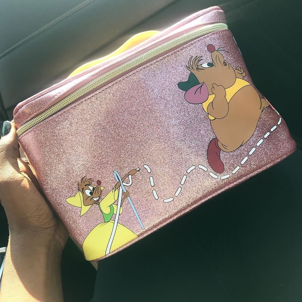 MissCofMAZ's tweet photo. Real friends get you crown cases that remind you of the princess you truly are! Thank you @jaime.buchholz for my fabulous grad gift! Love you sista #sisters #misscityofmaricopa #disneyqueens #obsessedwithdisney https://t.co/fiqHMNVl6N https://t.co/ajxMDrD7TR