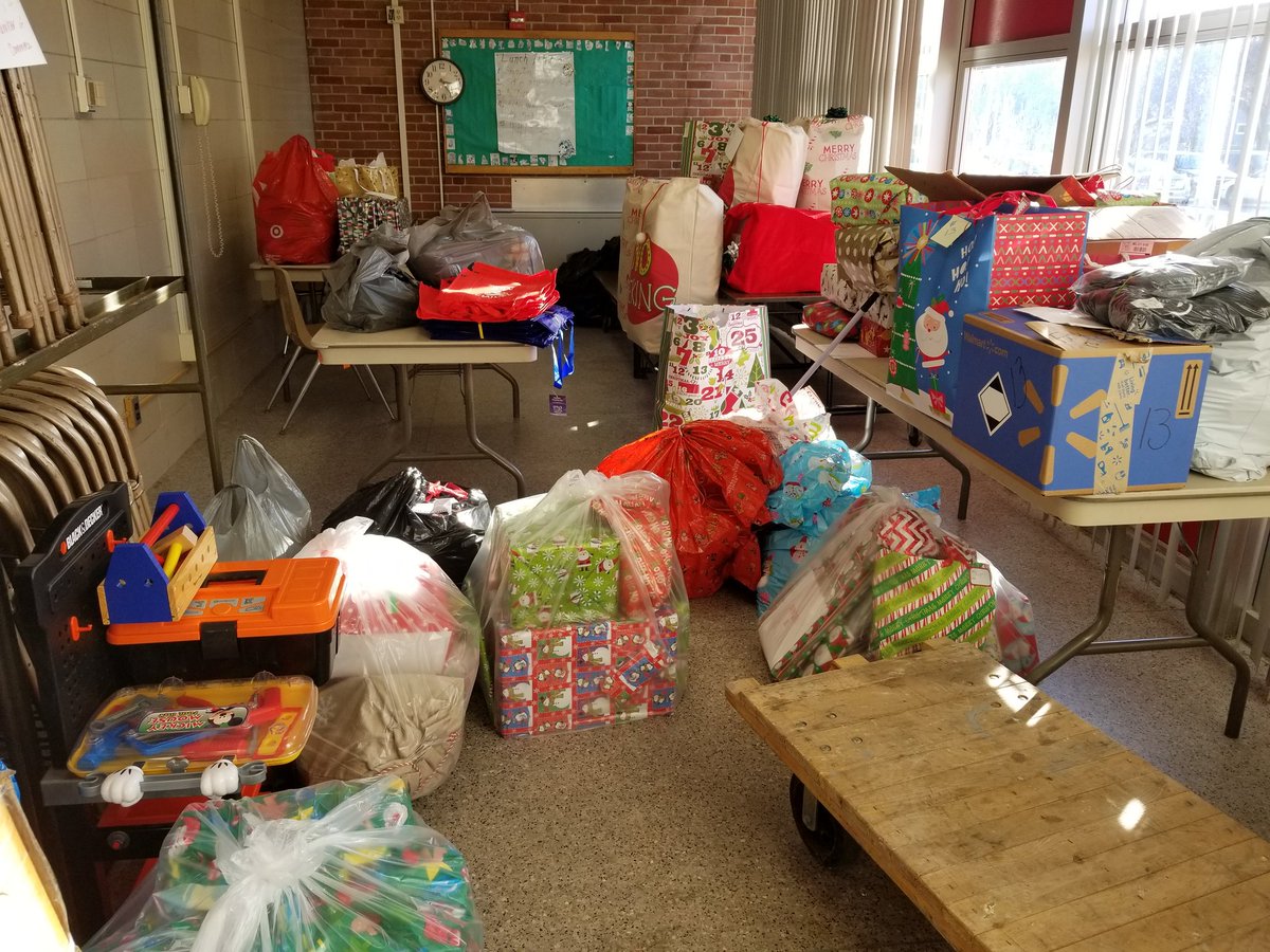 lmussini1's tweet photo. Tis the season of giving at MRMS! Family adoptions, canned food drive and mitten tree @MRMSlions @BCPScounseling @willbateszone3 @CbyersChristina https://t.co/coxfb7JTxK
