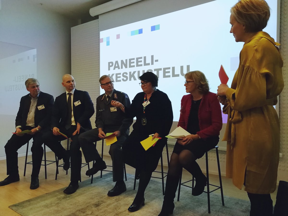 johannabragge's tweet photo. We should regard change as a chance for ourselves - also the others might be willing to bring things forward - even at the public sector, summed up @HMParkkinen in the #pshack100 jury panel lead by @MinttuViitanen from @AccentureFI https://t.co/ebdu51NmvQ
