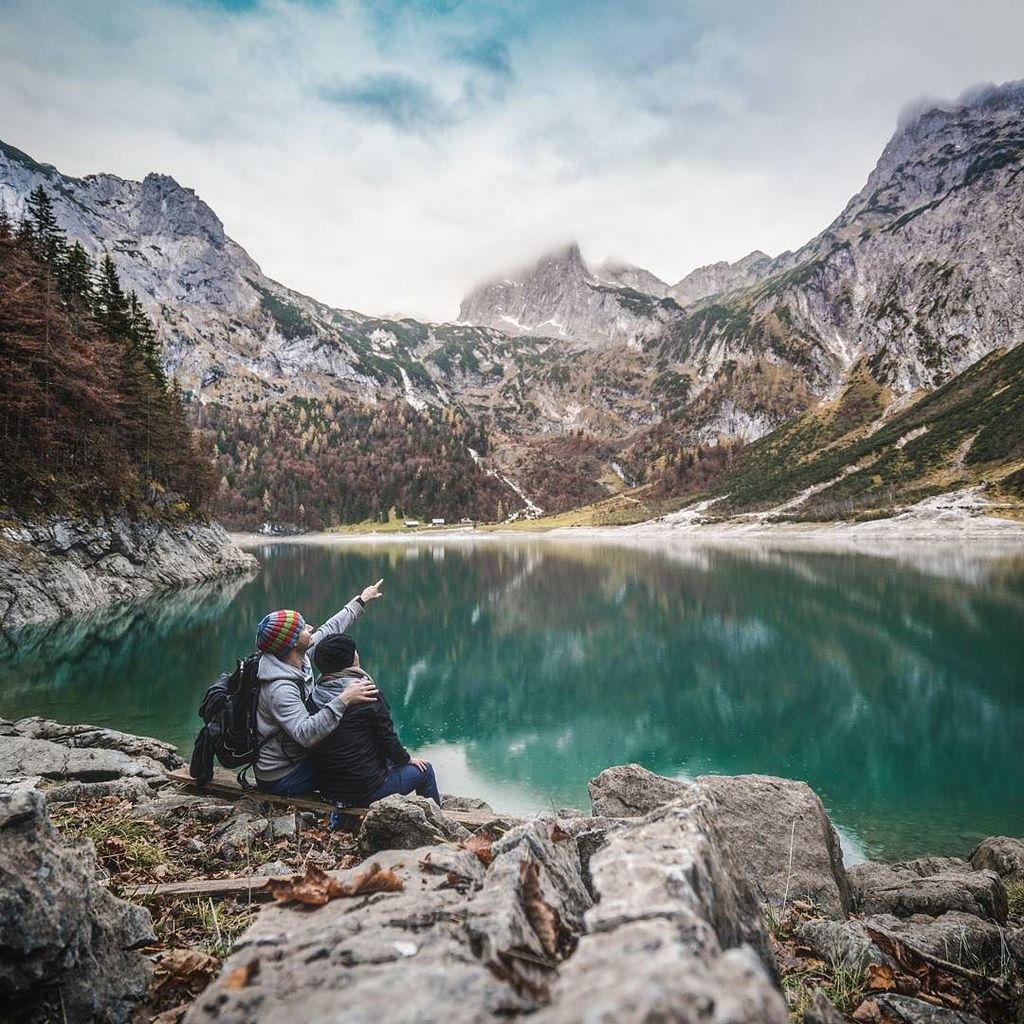 wearecampackers's tweet photo. Surrounded by nature and the one you love, that's the life! #travel #wanderlust #couplegoals #coupleswhotravel #nomadfamily #lakereflection #mountain #girlslovetravel #stayingactive #travelphoto #travelphotographer #nature #campackers #backpacking #gazin… https://t.co/WM80ykbem0 https://t.co/a6gD7cPQep