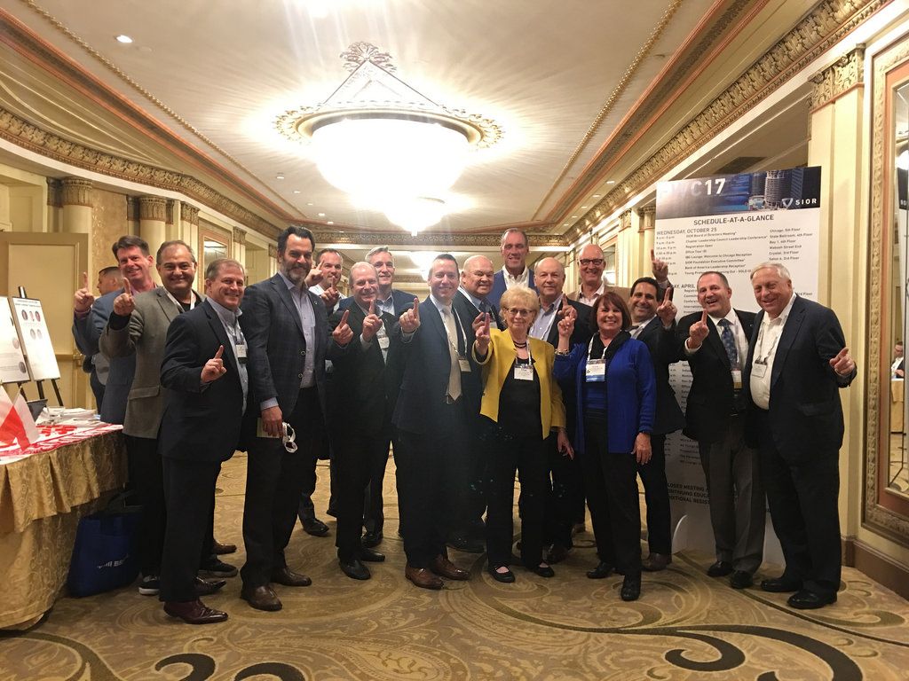 siorchicago's tweet photo. 950 @SIORGlobal members & other #CRE professionals attended the #FWC2017. #Chicago chapter members took a moment to make it picture perfect. Check out our @Flickr gallery for the latest pix. https://t.co/aKLsArw1wj https://t.co/xyrmm01gNf
