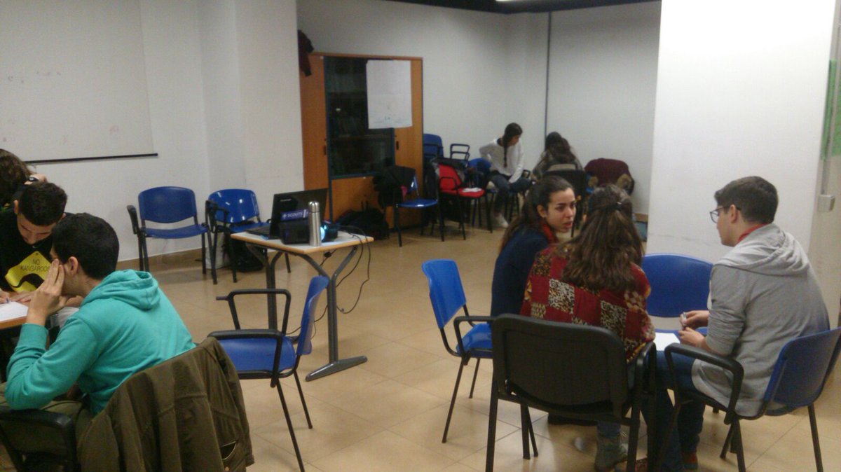 Hoy es el turno de #InterColonias, que están en nuestra sede preparando actividades!!