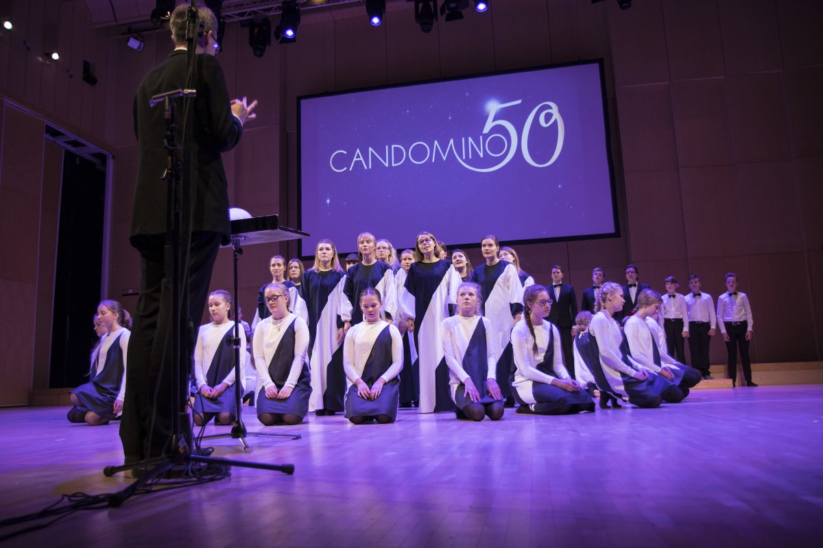Candomino's tweet photo. #candomino50 -juhlatunnelmiin voi palata radion välityksellä pe 15.12. klo 19 @yleradio1 #candomini #kuorot
https://t.co/4uvMV3HF6M https://t.co/qSoEvu83h6