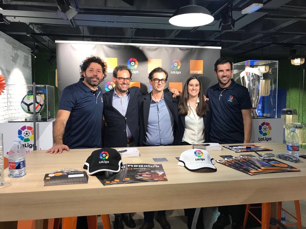 En el acto de <a href="/LaLiga/">LALIGA</a> con <a href="/orange_es/">Orange España</a> en Valencia, junto a David Albelda,Paz Gaitan,Javier Baena y Juan Manuel Montes.