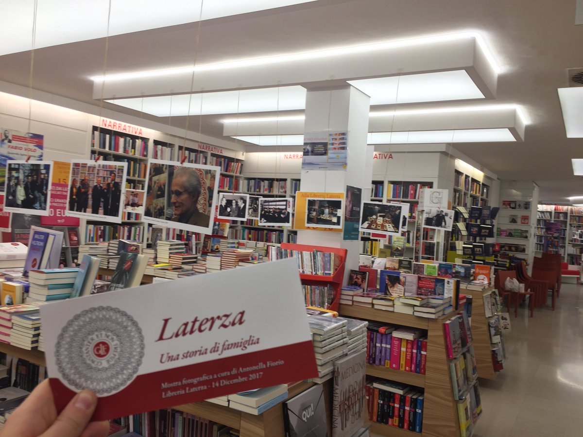 LibreriaLaterza's tweet photo. Si terrà oggi l'inaugurazione della mostra fotografica "Laterza. Una storia di famiglia.", a cura di Antonella Fiorio. 
Il percorso espositivo, inoltre, sarà visitabile per l'intero periodo natalizio all'interno della libreria.
#LibreriaLaterza #foto #storia #mostrafotografica https://t.co/vnPHXygPV5