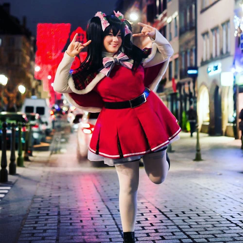 AtelierRaza's tweet photo. Strasbourg is beautiful in December! Cosplay by me, pic by MachetePixer 🎄❤️ #frenchcosplayer #coser #lovelivecosplay #nicoyazawa #cosplaycutie #mrsclaus #nightphotography #cosmodels #girlwhocosplay #loveliveschoolidolprojectcosplay #christmas #christ… https://t.co/ao2t5urzA6 https://t.co/oHdre9oC4S