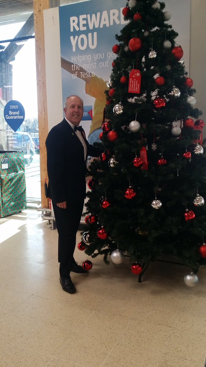 cassunca211's tweet photo. Tesco's Taplow simply amazing celebrating the Christmas https://t.co/d1cUGwCTAt