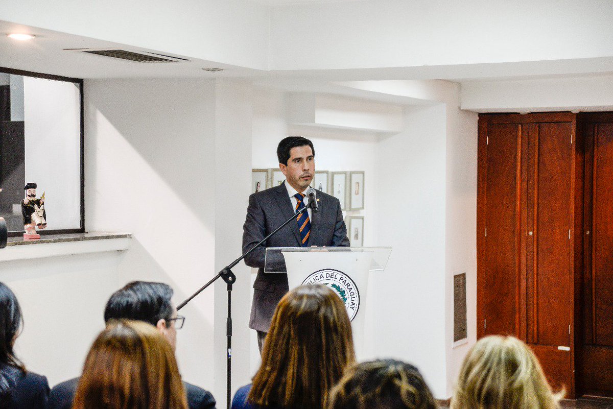 mreparaguay's tweet photo. Viceministro de Relaciones Exteriores, Embajador Federico González, destacó presencia del Paraguay en importantes espacios de organismos internacionales en materia de DD.HH. Lo dijo durante el acto de culminación de cierre del Curso de Alto Nivel de Derechos Humanos. https://t.co/UrGpWuQmC3