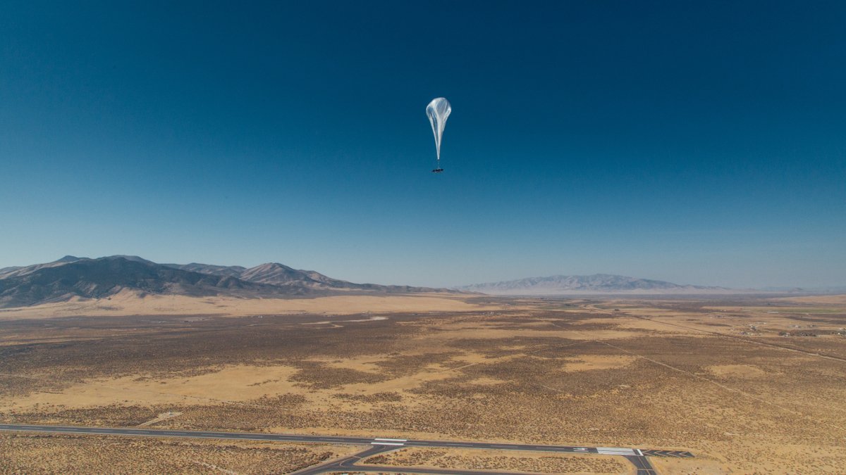 nokia's tweet photo. A base station on a balloon? We were delighted to work with #ProjectLoon to deliver #LTE service in Puerto Rico to help with disaster recovery after hurricane Maria. Find out how: https://t.co/tvZeXBigwX @Theteamatx https://t.co/qiy5kElPmI