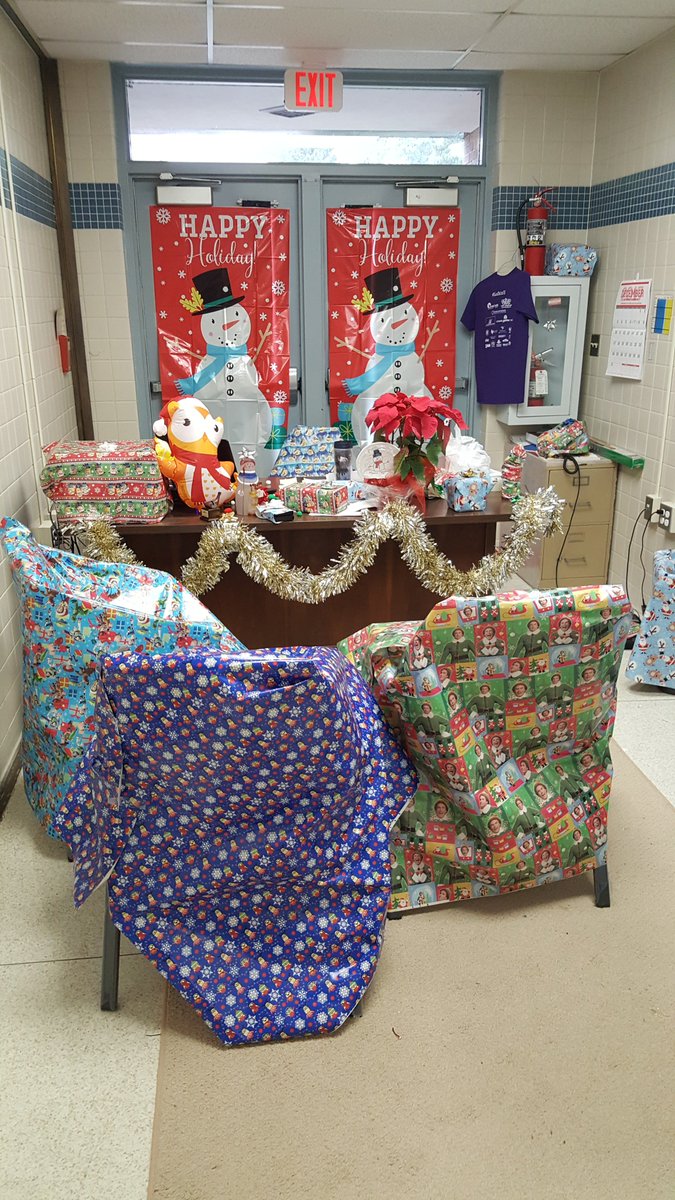 dhuffty's tweet photo. @cindykaytierney , @bwcarr76 @abcdbickley Christmas Elves decorated my office while I was sleeping !!! And they did a GREAT JOB !!!#andersonrocks #BAM #LufkinISD #MerryChristmas https://t.co/pUZK8B9LdW