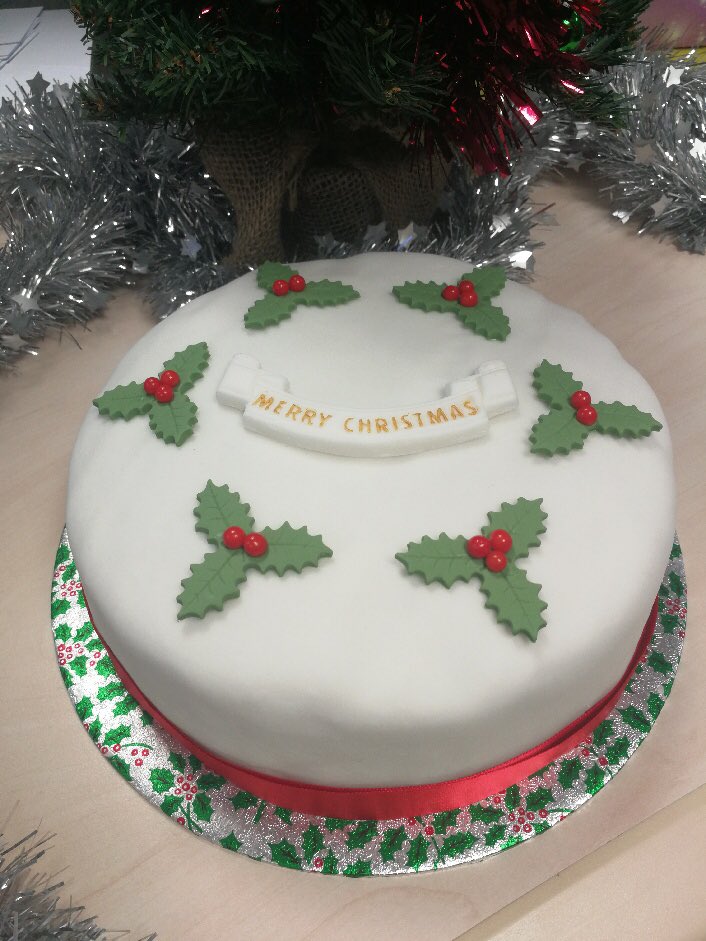 CarillionComms's tweet photo. Amazing #ChristmasIsComing #Christmas2017 #cakes #Cake_Love made by the queens of cakes in accounts for our #charitytuesday guess the weight of the cake competition https://t.co/rsGciKoo1i