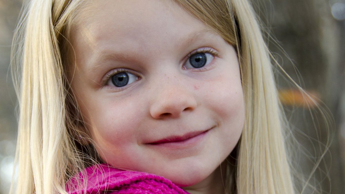 On the last morning of her life, Emilie Parker, 6, climbed into bed with her mom and they cuddled. #SandyHook5yrs