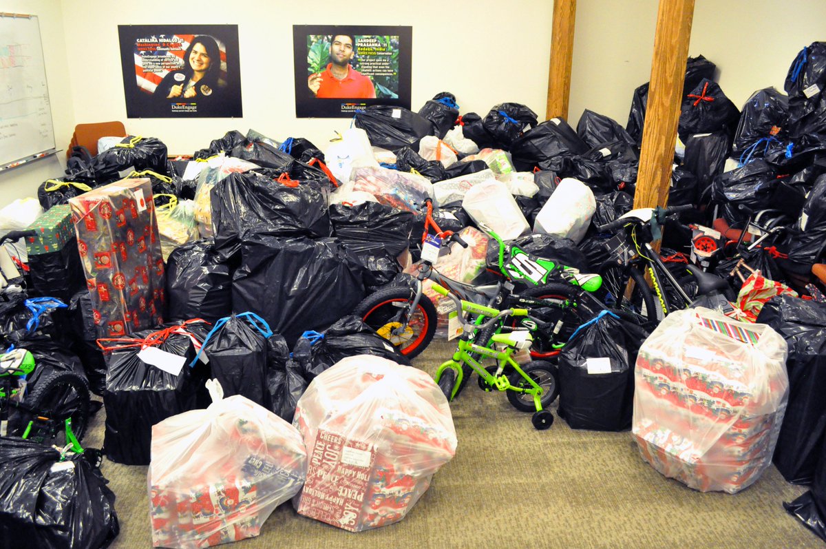 Duke_DCA's tweet photo. .@DukeU's Project Share program exceeded its goal in providing clothing and toys to Durham families this holiday season. Thank you to all of the employees and students who made a donation or dropped off wrapped gifts! https://t.co/SV2ZCk3LP3 https://t.co/xVrXvDC3kj