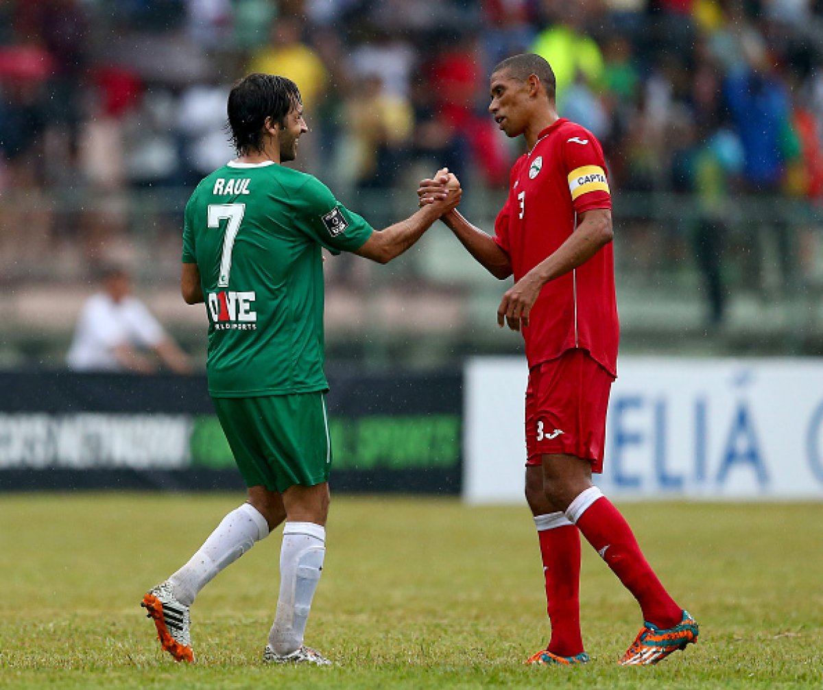 naslofficial's tweet photo. In 2015, @NYCosmos played a historic friendly in Cuba, becoming the first U.S. professional soccer team since 1978 to play in the country. #ThrowbackThursday https://t.co/NR2TamVkyC
