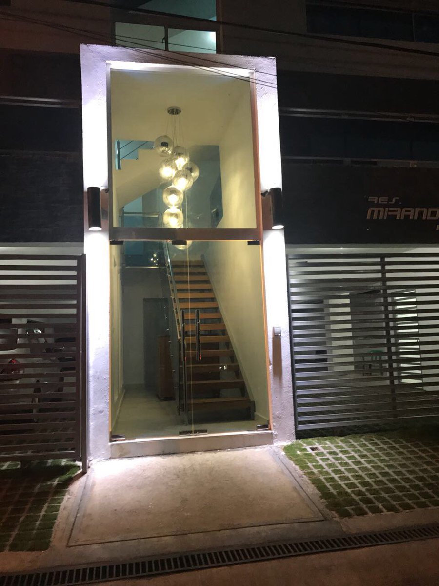 AlquivendPronto's tweet photo. Penhouse, en el Sector El Millón, Sto. Dgo. DN.
4 hab. con sus baños, cocina amplia, balcón amplio, ascensor para nueve personas, planta full, portones eléctricos, vigilancias por cámaras…
Para más información puedes contactarme a los teléfonos: 809-901-2513/809-264-9191.- https://t.co/r1zi1IdweK