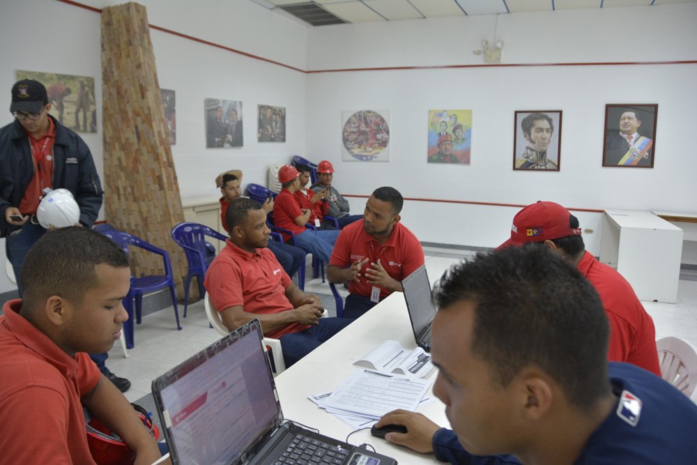 FNJPetrolera's tweet photo. #AnotateConLaJuventudPetrolera | Desde nuestro complejo industrial, trabajadoras y trabajadores de #PDVSAVASSA participan activamente en el registro del @FNJPetrolera ¡Somos #PDVSAIndestructible! #14Dic #Somos6KJP https://t.co/kRzwVTbclo