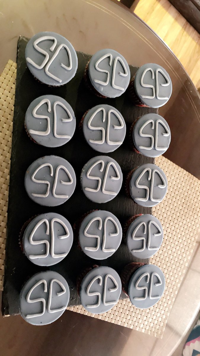 Zahraa066's tweet photo. Loved these cupcakes #BloggersGiveaway #VRGalactic https://t.co/WSlEdfOfDM
