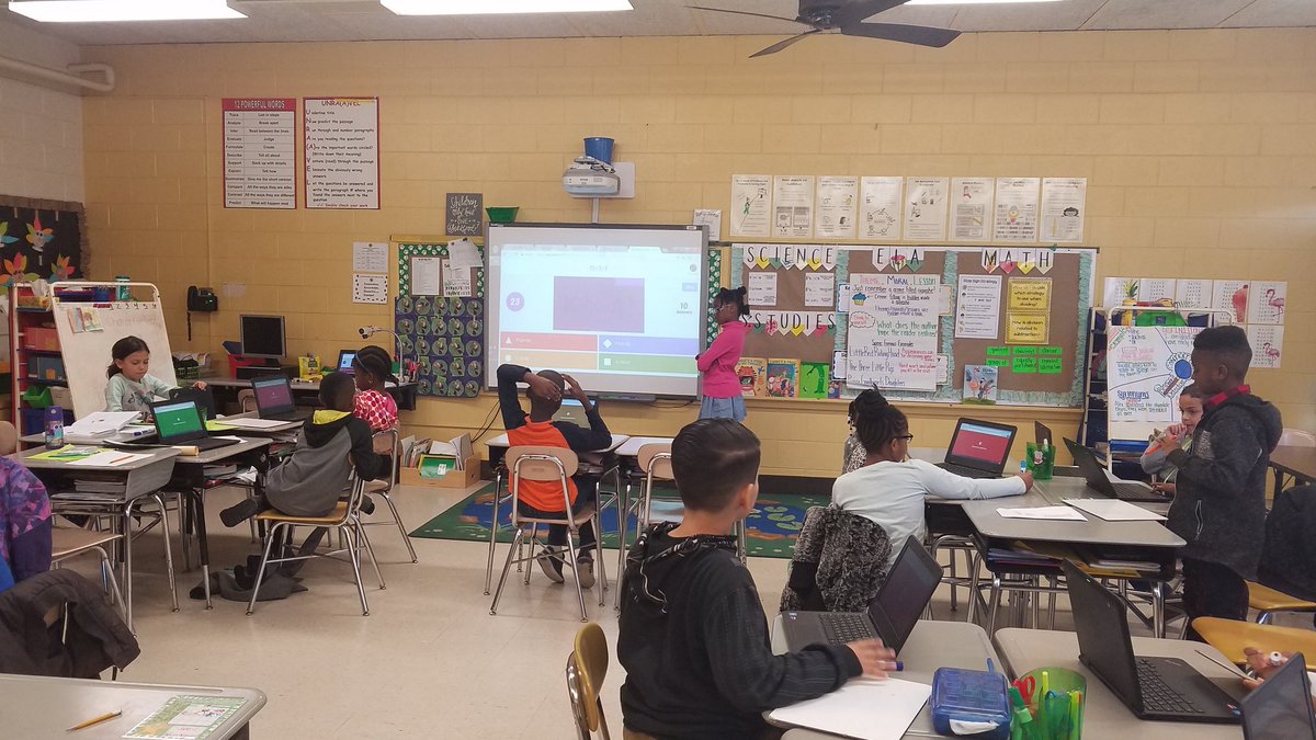 JenHoward313's tweet photo. Oh #Kahoot how we ❤ you!!! #cmes_tech #cmes_CUBS #cubpride https://t.co/SOeF70Fddy