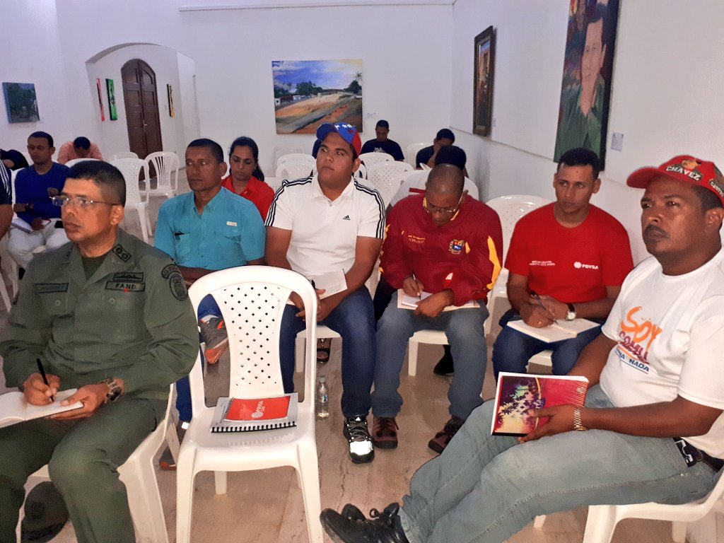 FreddyBernal's tweet photo. #Ahora en reunión con los nuevos 15 alcaldes del estado #Sucre en un taller preparatorio politico-ideológico para profundizar la lucha contra la corrupción, el trabajo efectivo de la AgriculturaUrbana y el buen funcionamiento de los #Clap https://t.co/Nn2S7PrBH0