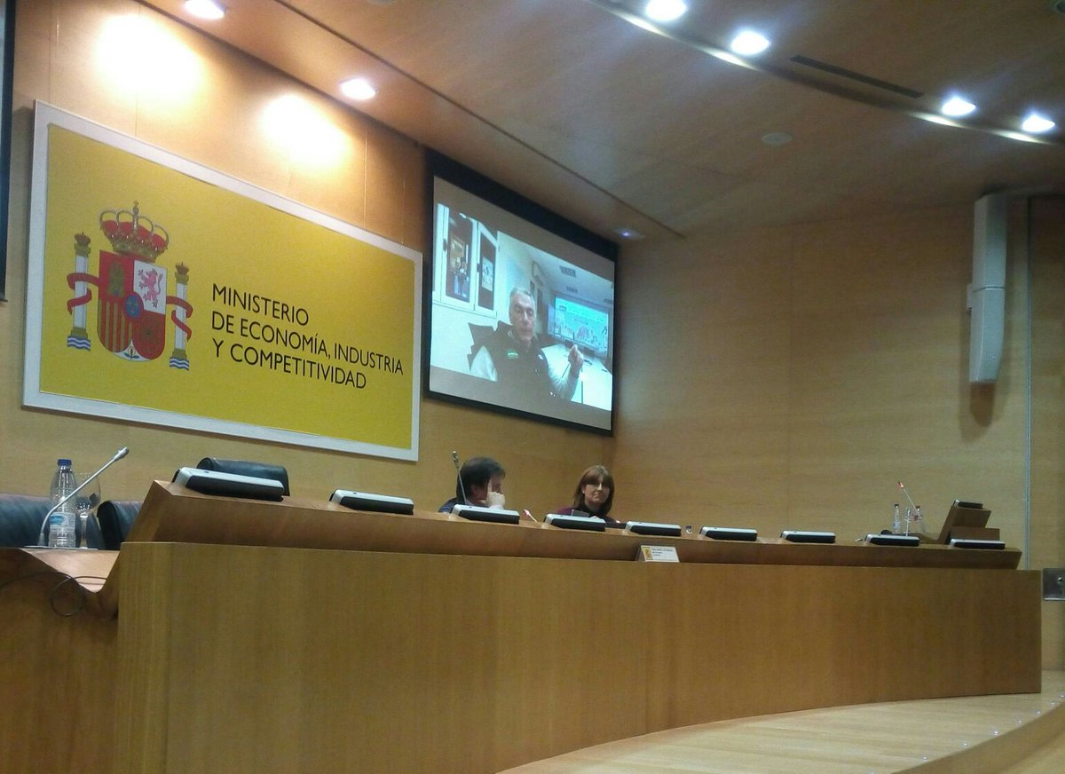 Vitartis's tweet photo. El director general de @huercasa dando testimonio de su experiencia en proyectos con @vitartis hoy en el Congreso Nacional #Clusters2017 https://t.co/rmnPtv6sLR