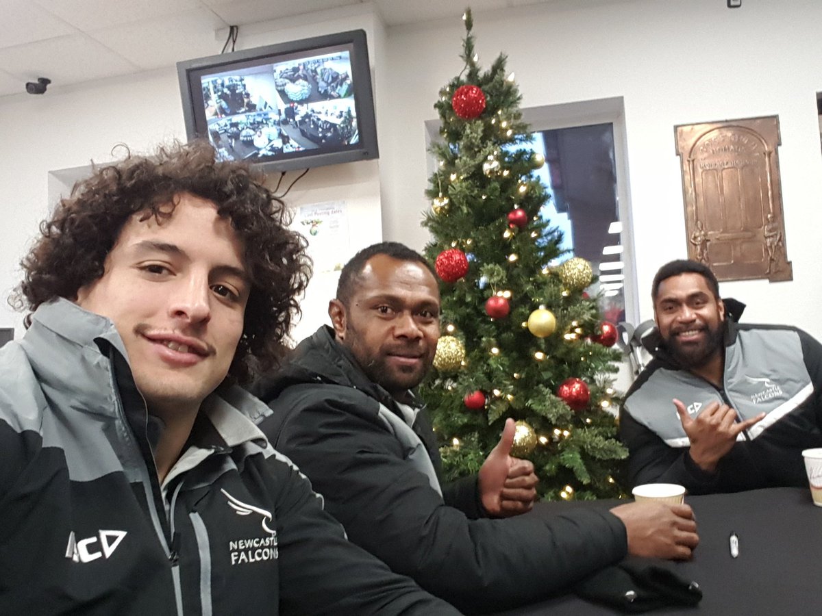 MamutSocino's tweet photo. Get yourself to @FalconsRugby to get your last Christmas presents! #signing #lotsofpeople #bringyourmoney #suvababy https://t.co/44v0uerbYy