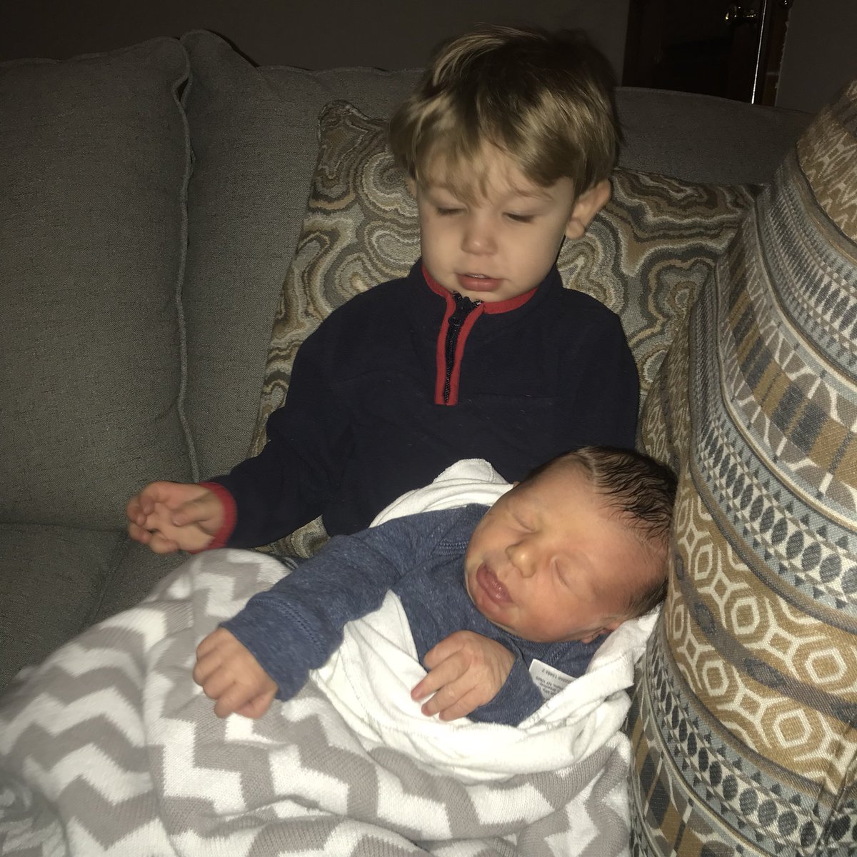 TheRobGeriak's tweet photo. Live look at Jack telling Cam that their father is a moron for using Jaroslav Halak in cash games last night. Cam looks like he wants to vomit. #SharpKids https://t.co/J9NyixGijj