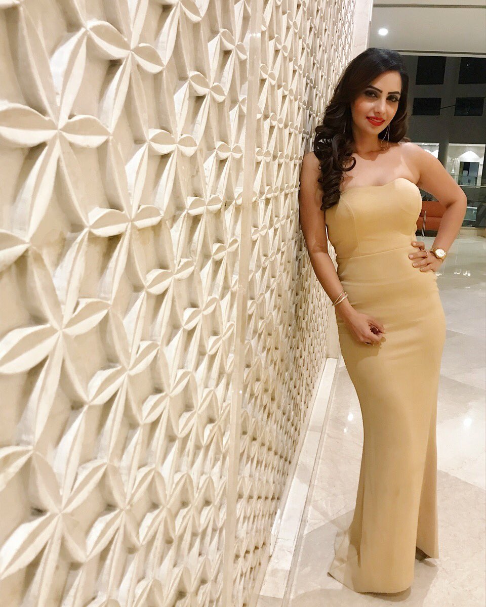 AnchorPiya's tweet photo. Now Here Is A Start Of Corporate Gigs After Wonderful Wedding Season 😃😃#Tonite #CorporateGig For #CTDGalaxy #Outfit #FitsBetter By Ashfaque Ahmad https://t.co/a2eHu9d5lY