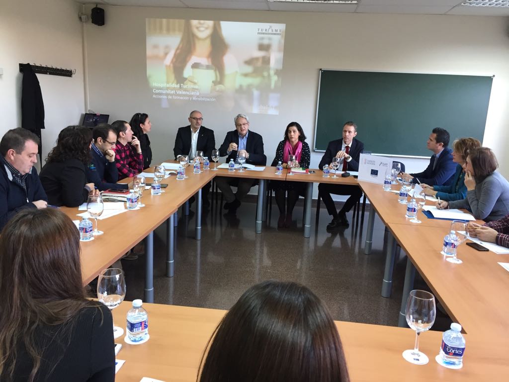 171 cursos, 2.771 alumnos y más de diez mil horas lectivas, balance del 2017 en @CdTAlicante hoy en su consejo asesor. 

📕✍️¡Preparando ya el nuevo curso 2018 en nuestros #CdT!