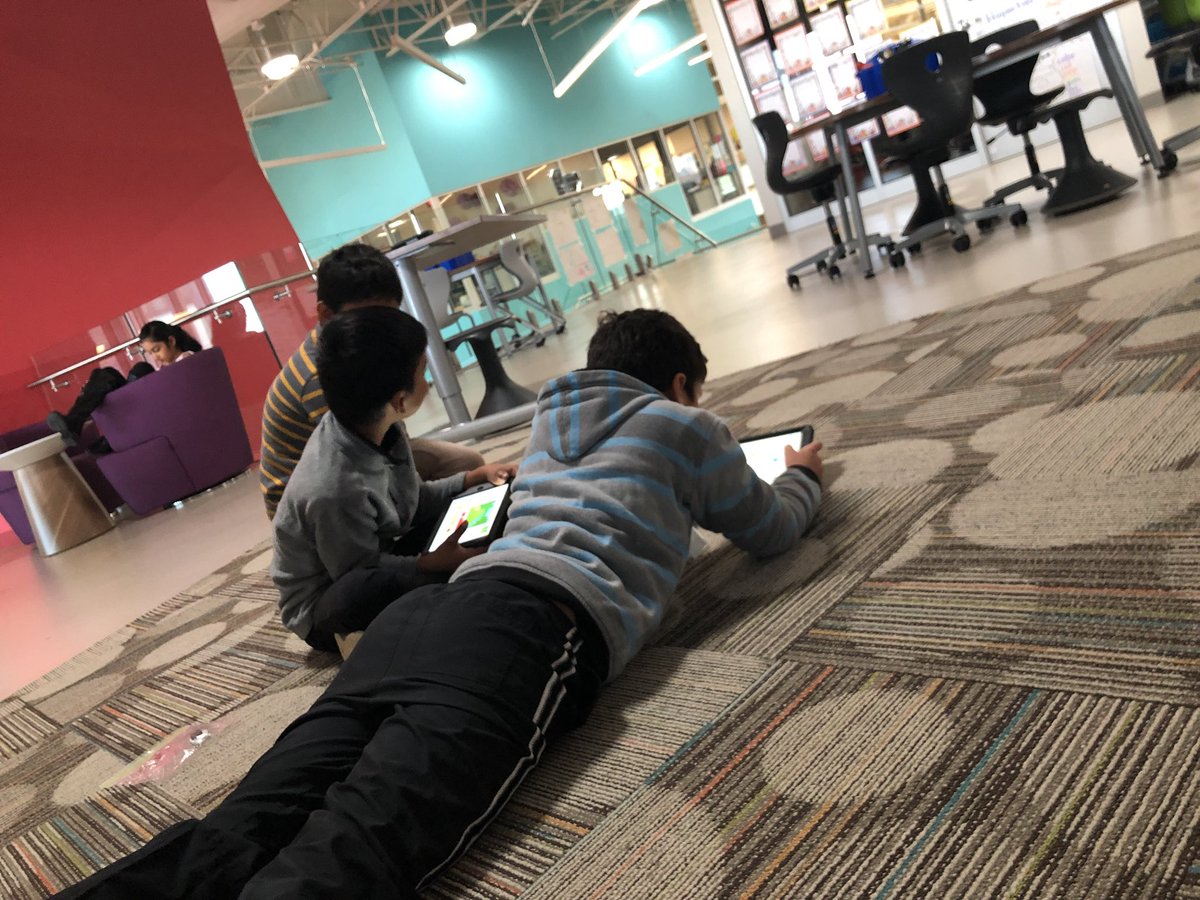 OatisNotice's tweet photo. Blue House Coding after Economics fair! What fun! https://t.co/DhqiC8XekK
