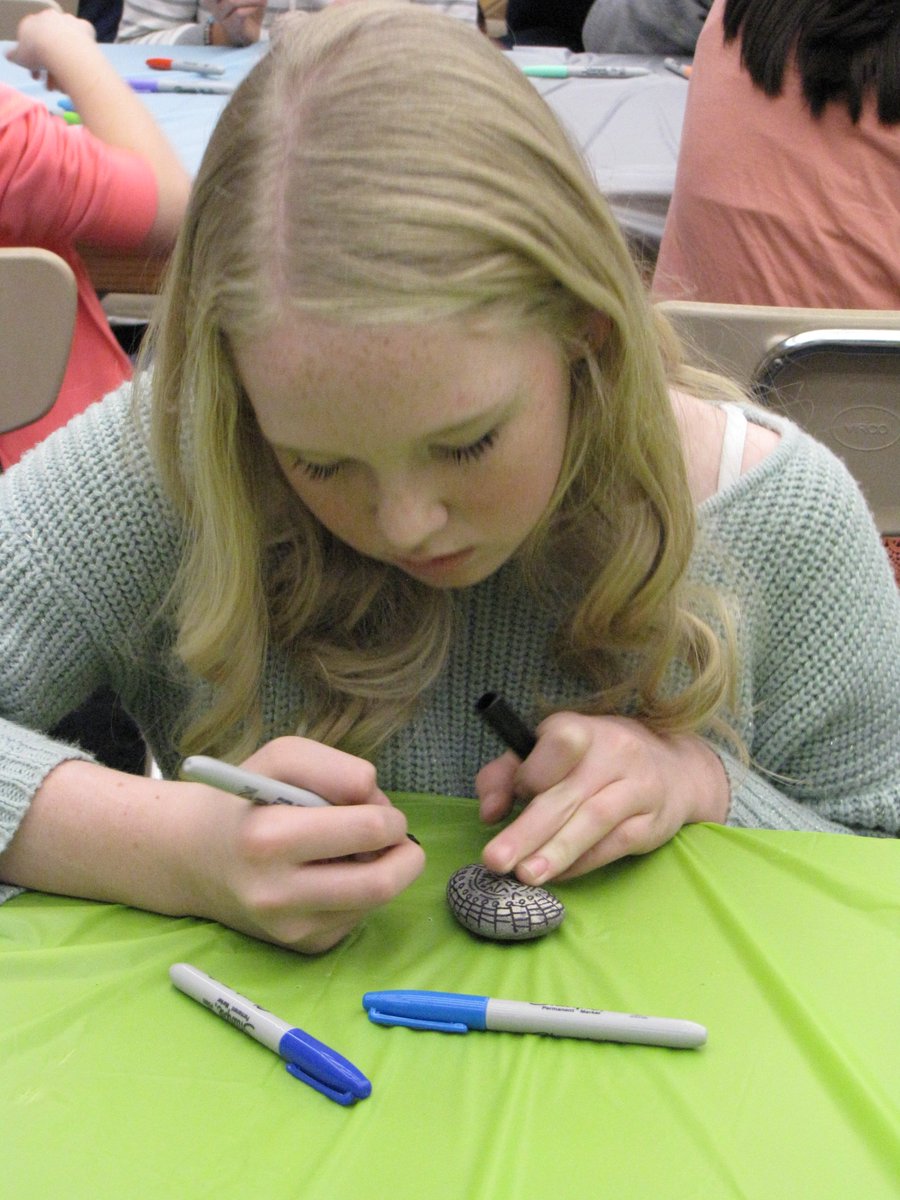 DTLALibrarians's tweet photo. At the Fairfield Jr. High Library Media Center we have students using rocks as their canvas for the Sharpie Rock Art activity.  #DTLA https://t.co/uTDq23Q4OZ