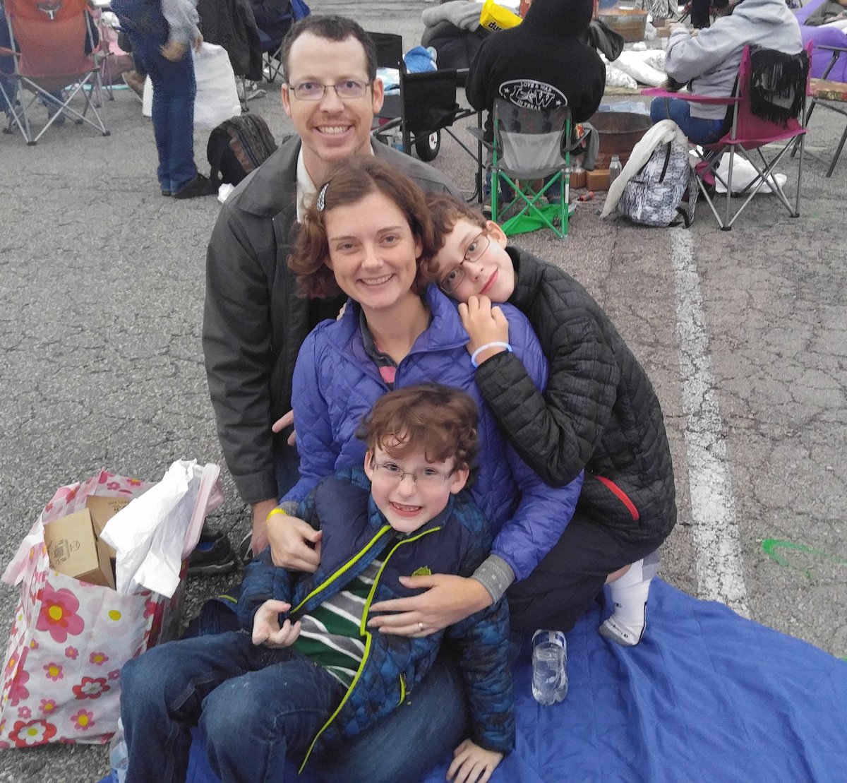 Holding the family... moved 1,400 miles away from home with these guys six months ago. #HoldMeChallenge #EricNam #에릭남 #놓지마