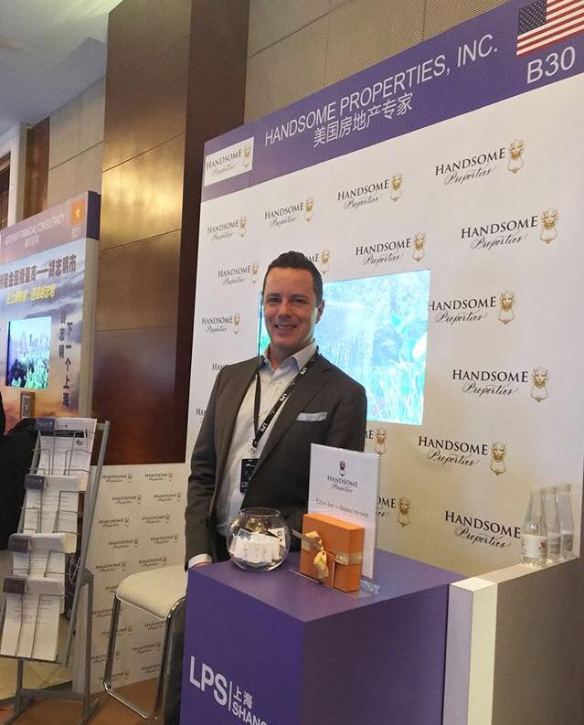 handsomeprops's tweet photo. Our very own Myles D. McLaughlin representing us in Shanghai! 🌃 Working with Chinese buyers at LPS, Shanghai. Great event! #handsomeproperties #preppyproperties #china #lps #lpsshanghai #chs #chinabuyers #realtor #realestate #realestateagent #marriottshanghai https://t.co/gddKpshbBE