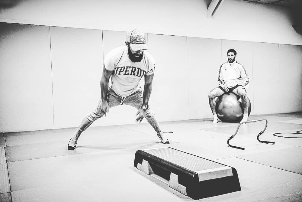 twittorel's tweet photo. #explosivepushup by @stephaneouzounoff  #maohit #methodecrosstraining #flam91 #cercletissier https://t.co/cEYdeaAsiC https://t.co/J6tm8uqA0K