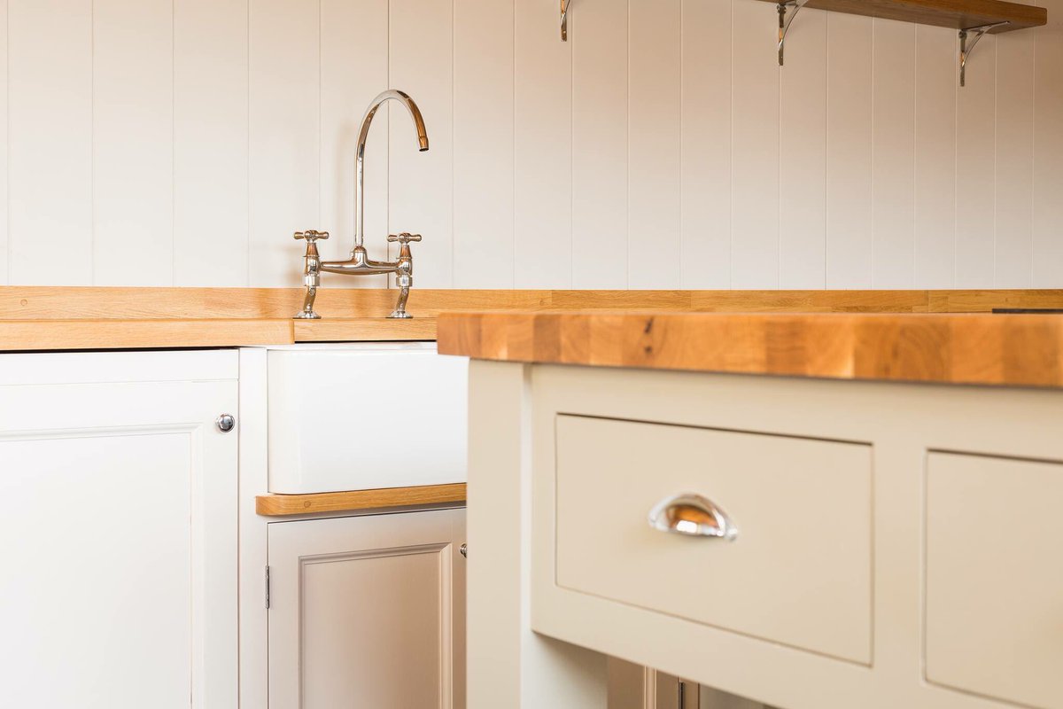 CooperandCoUK's tweet photo. From modern to rustic barns filled with unique character we build stunning bespoke solid wood kitchen cabinets. #kitchens #oakworktops #Norfolk https://t.co/KxzlWIdTxa