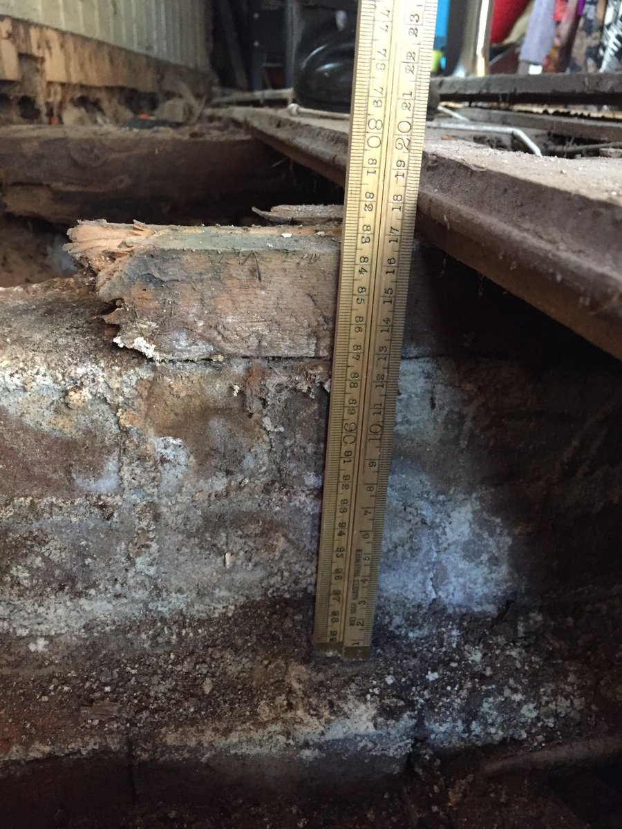 KuipersSolution's tweet photo. Project renovatie woning te Steenwijk. Geen fatsoenlijke tekeningen van de woning uit 1900. Dus graven, zagen, meten en foto’s maken. https://t.co/CJNcFQ6OC9