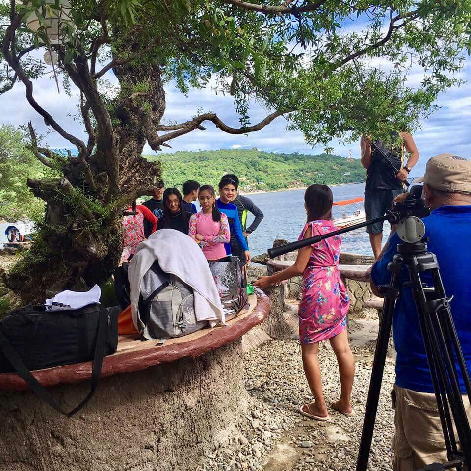 ivytesaluna's tweet photo. Photo shoot during Rita filming.

#BrokenVioce
#SoonOnBigScreen https://t.co/siABnuqIBP