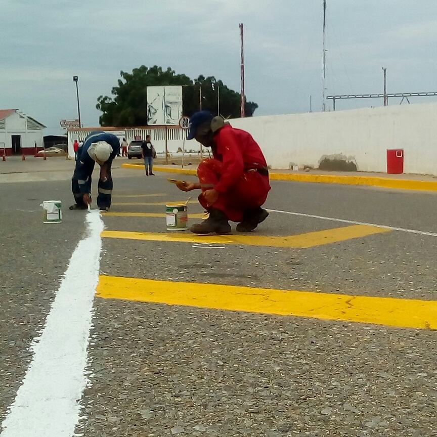 puertosdefalcon's tweet photo. #EnDesarrollo Trabajando en desmalezamiento, rehabilitación de áreas y pintura para brindarle una mejor bienvenida a quienes hacen vida en nuestra institución
#Venezuela
#Falcon
#JuntosLoHacemos
#PuertoGuaranao https://t.co/SNZ3C9R8jx