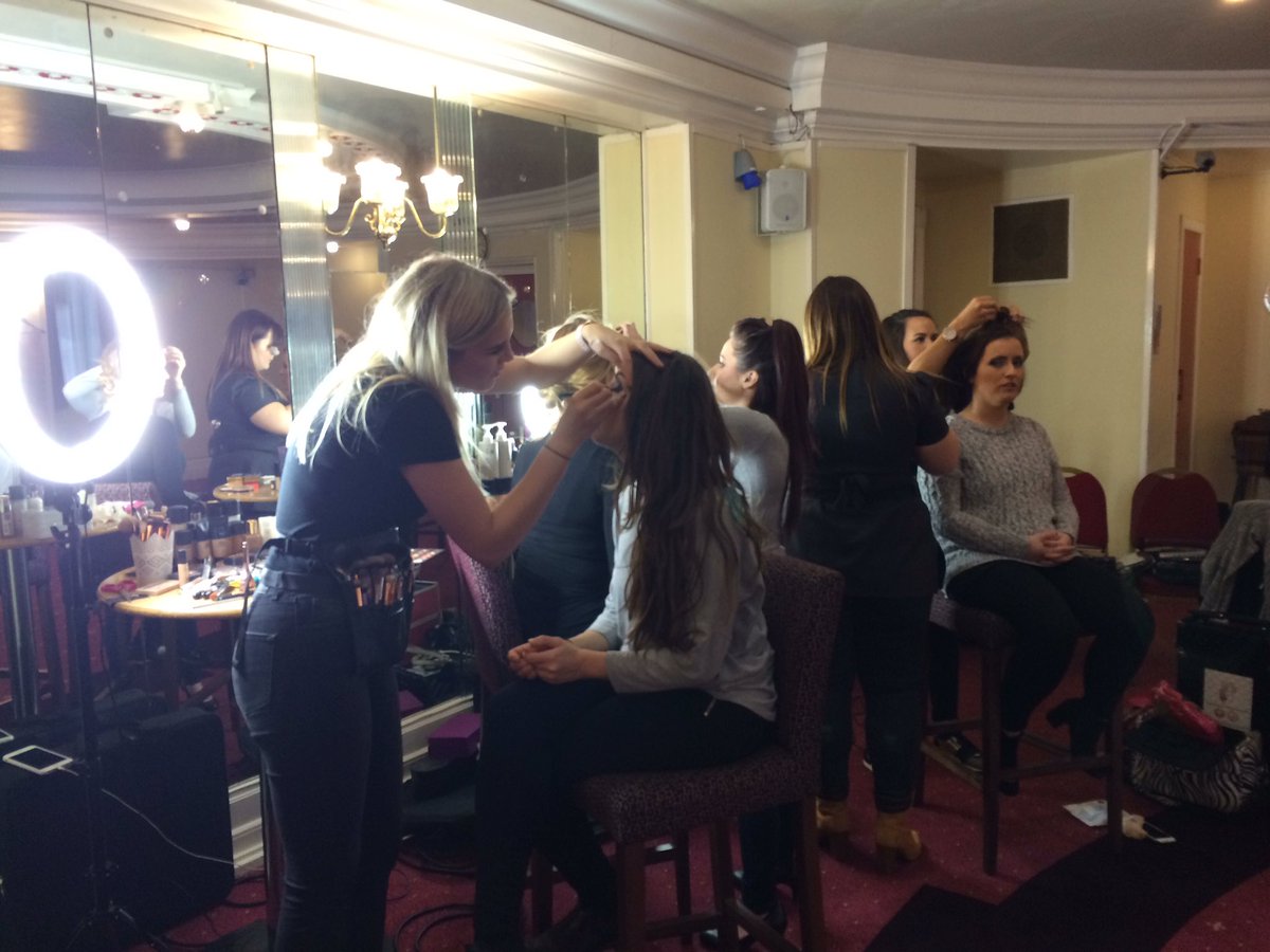 PDSW_org's tweet photo. Dancers are getting their hair and make-up started by our professional artists. #BCDXmas17 #alldoneup https://t.co/7A6rhOokKx