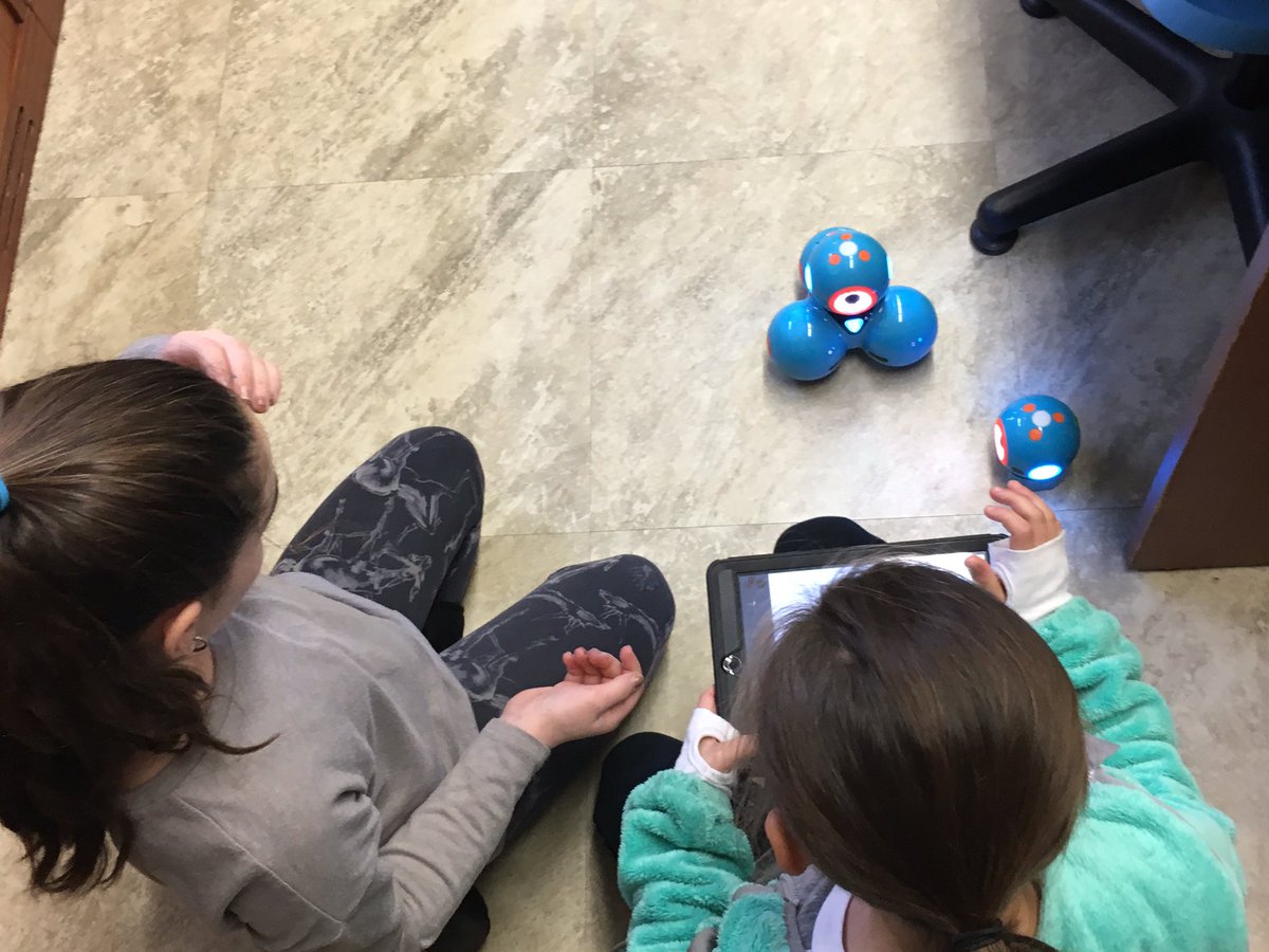 TraciColfer's tweet photo. 5th grade learning about the "Repeat until" command! @ChattertonSOARS @codeorg https://t.co/vXO2MpzErP