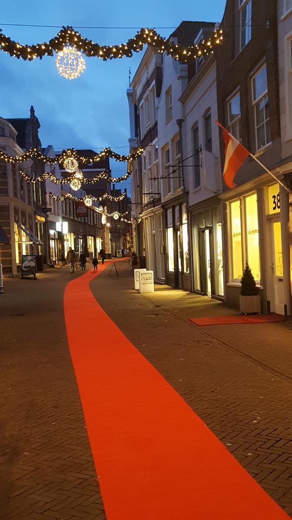 Kom kerstshoppen in Dordrecht!  Morgen gaat de grootste Kerstmarkt van NL weer van start, de loper ligt voor u uit!