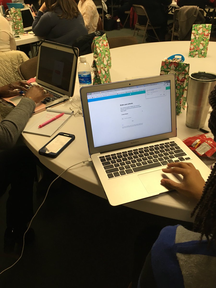 Instructional coaches getting twisty with it.  Thanks <a href="/BoucherLauren/">Lauren Boucher</a> for helping create more #connectededucators #pcs_ic