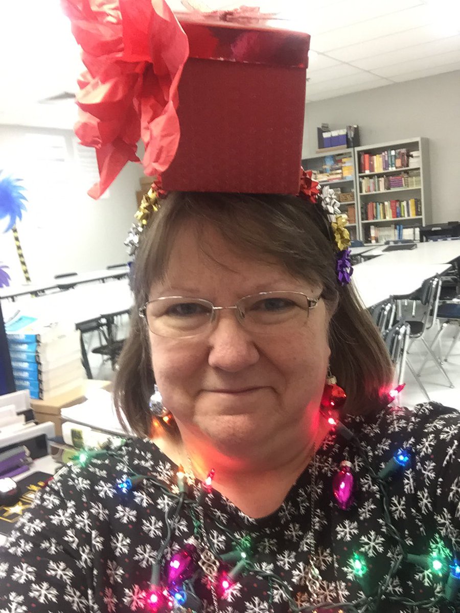 tsromine's tweet photo. Is this Christmas bling, or what? Celebrating the festive season #creekwood https://t.co/5Vek8B3pYL