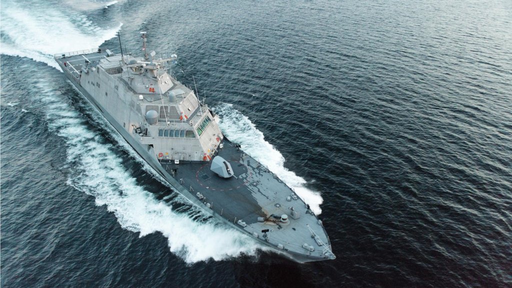 LAKE MICHIGAN (Aug. 25, 2017) The future littoral combat ship USS Little Rock (LCS 9) is underway during a high-speed run in Lake Michigan during acceptance trials. (U.S. Navy photo courtesy of Lockheed Martin/Released)