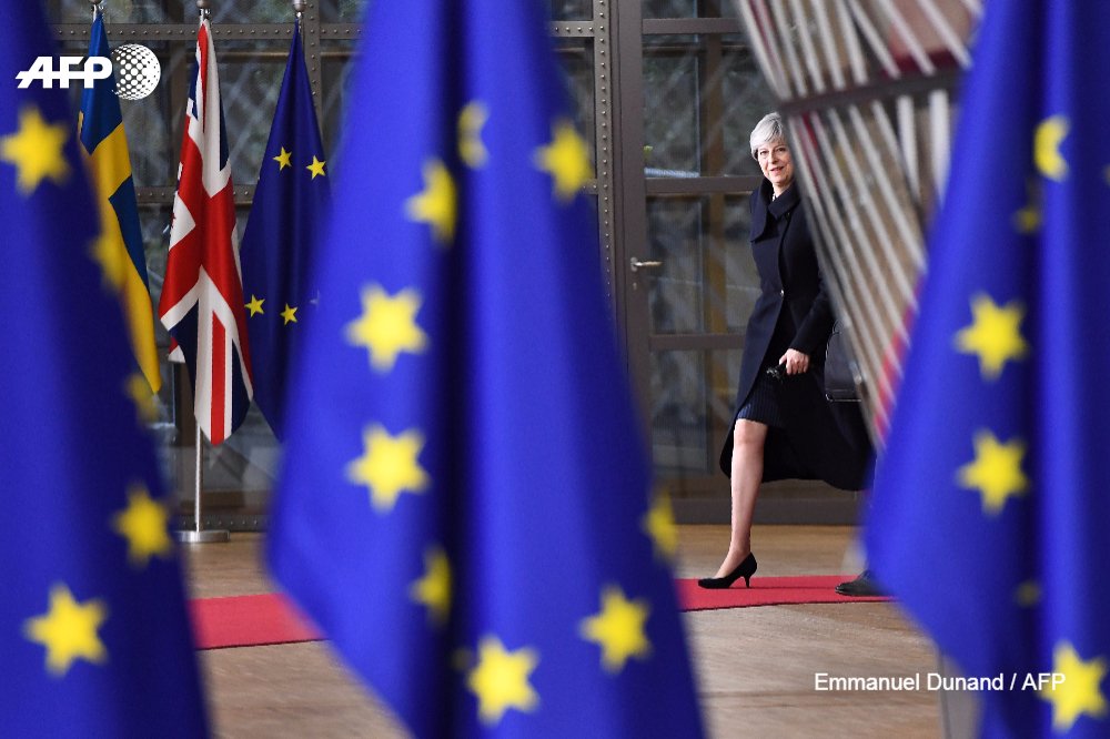 Wirth_Isa's tweet photo. #TheresaMay #seen #behind #EUflags at #Brussels #Summit #EuropeanUnion #Brexit #nicepix @AFPphoto by @EmmanuelDunand https://t.co/XOYJOyWAFa