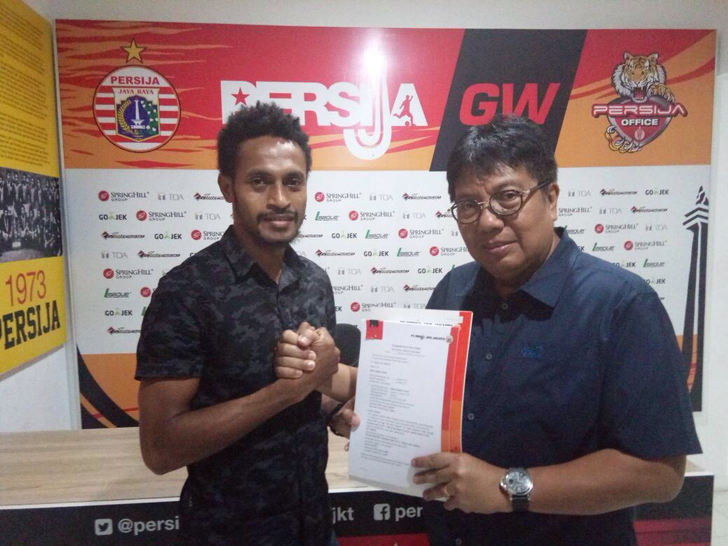 Selamat bergabung di keluarga besar Persija Jakarta, Marco Kabiay! Berikan yang terbaik untuk Macan Kemayoran

Marco sebelumnya bermain untuk Arema FC. Pemain berusia 26 tahun tersebut bisa bermain di posisi bek kanan, kiri, dan stopper

#PersijaJakarta #PersijaSelamanya