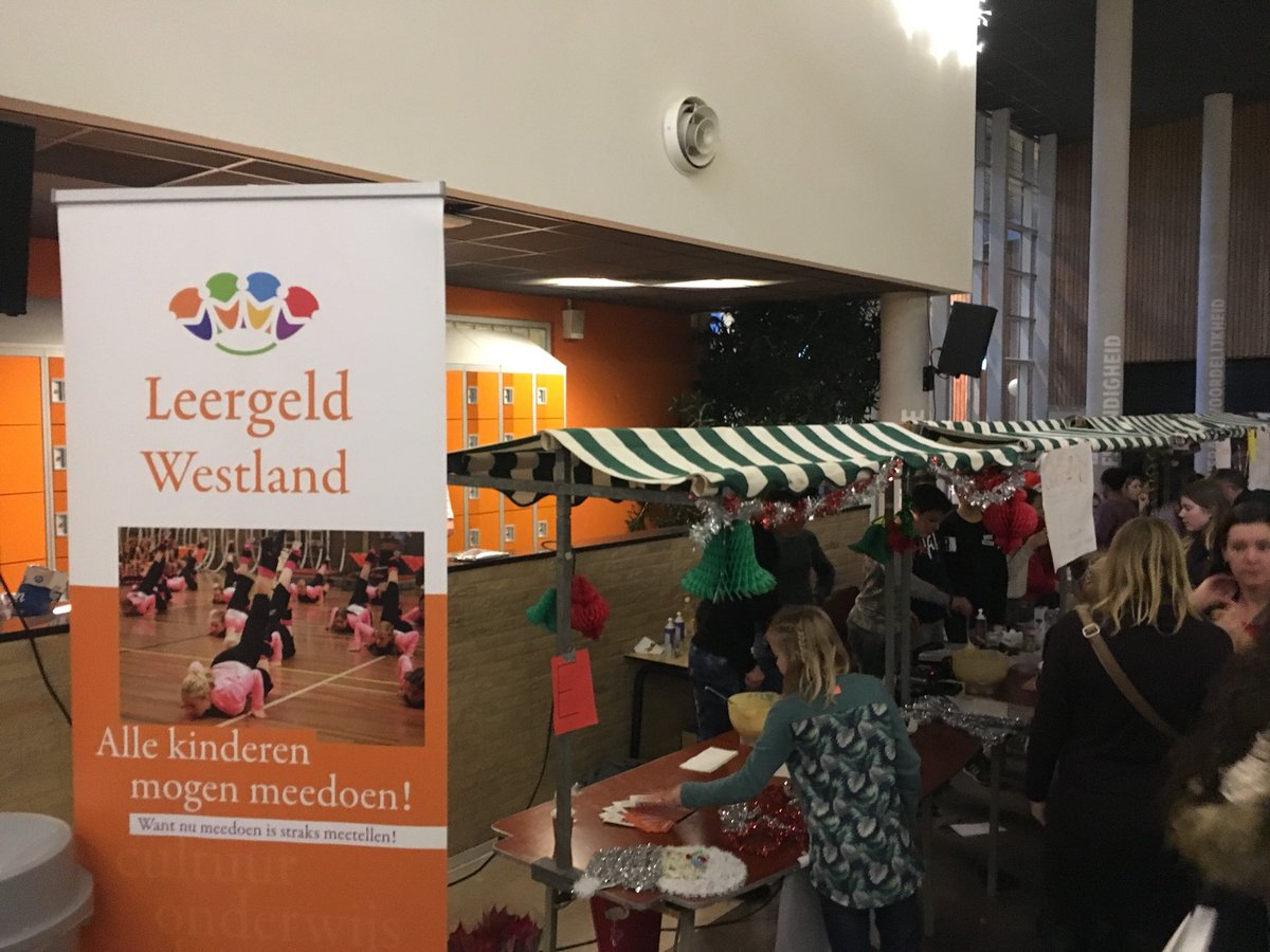Leergeldwestlnd's tweet photo. Kerstmarkt @LentizDalton voor stichting leergeld! Mooi dat deze kinderen zich inzetten voor hun leeftijdsgenootjes meedoen=meetellen https://t.co/RJ1guf5LDH