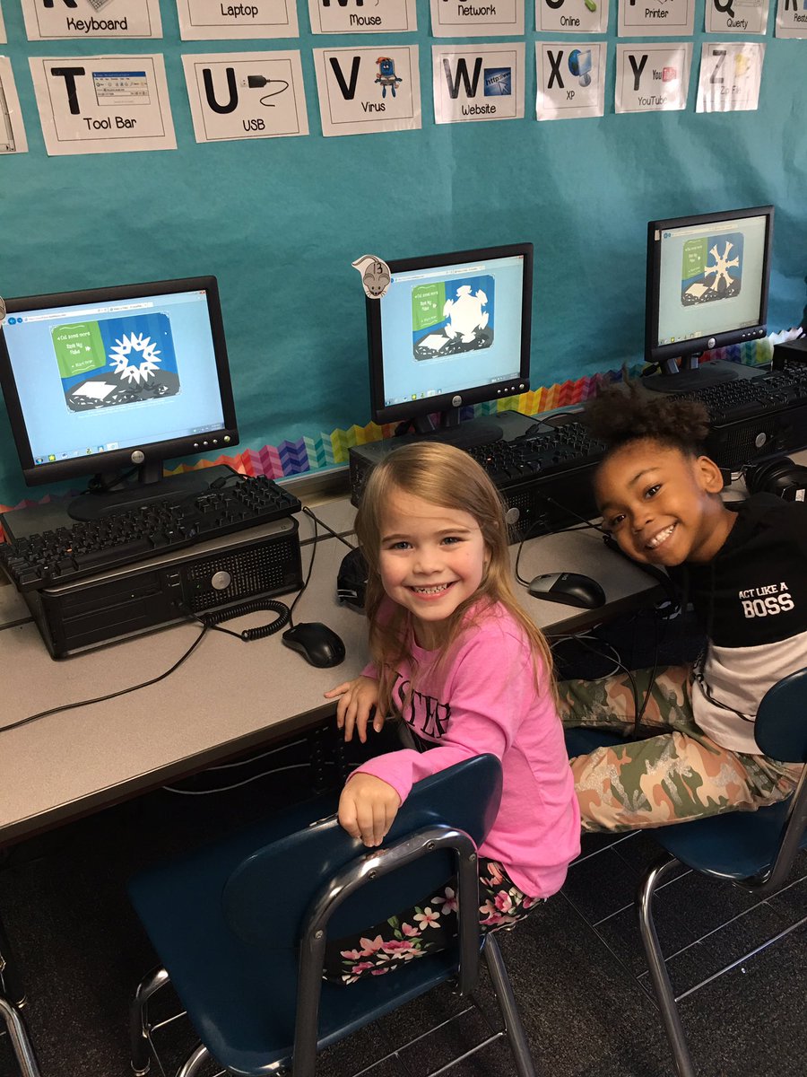 MsGaryKinderTec's tweet photo. @MrsPalmerHawks made some awesome &amp; unique snowflakes! ❄️ #KinderTech #MagicSnowflakes https://t.co/RSyEBIGifp